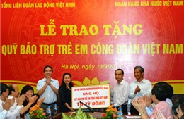 Trao tặng Quỹ bảo trợ trẻ em công đoàn Việt Nam 10 tỷ đồng